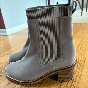 Seychelles Women's Taupe Ankle Boots size 8 1/2